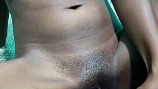 Prstna seksa, seksi lezbijke ližejo pičke