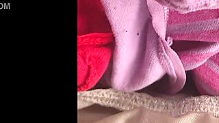 Prehľadávam nohavičky svojej ženy na parkovisku