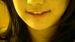 可愛い日本人娘がセクシーなビキニ姿でどう？