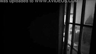 hé, busty spookmeisje geeft hete JOI in griezelig huis