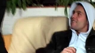 Nikky blond sisa i jebe svog vrućeg tipa u divljoj akciji. Idu žestoko doggystyle.