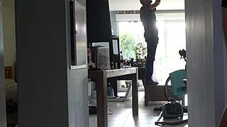 היי חשמלאי, רוצה לזיין אותי עכשיו? מלא 42 דקות ב-MYM!