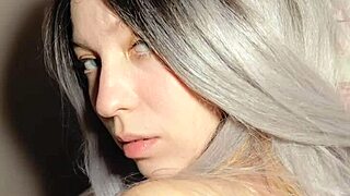 추워서 스텝맘과 같이 지냄. 야, 그녀가 뜨거워!