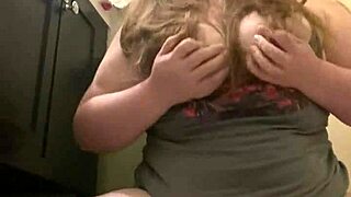 Leikkii kostealla pillulla, haluatko liittyä ja saada minut suihkuttamaan?