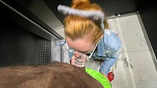 Elak granne knullas hårt i hissen