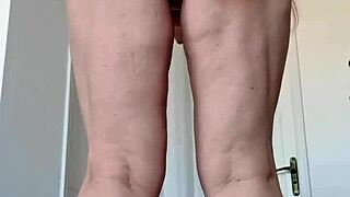 Bunicuța gigant Maria învață nepotul vitreg mic despre apropiere. Sânii ei enormi predau o lecție tabu de neuitat!