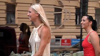 Süße pralle Tschechin Terra Sweet verführt Fremden zu intensivem Rücksitz-Analfick