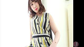 大胸亚洲美女用惊人风格挑逗