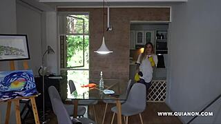 Quianon spiller beskidte rollelege med en sexet latina