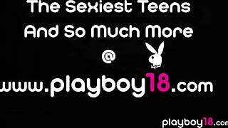 Belle tatouée aux gros seins enlève son bikini sur la plage pour le show