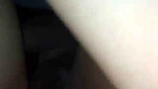 Oh, katso miten petollinen vaimoni saa creampien doggy tyylillä!