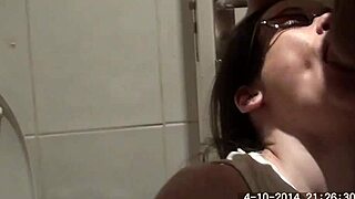 Sexet sekretær Vicki Peach kneppet hårdt af chef Michelle Moist!