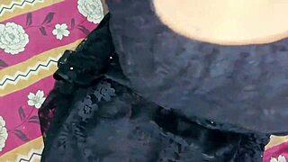 Indiai ribanc feleség szopja a férje nagy farkát otthoni videón