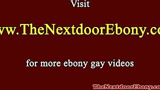 Мускулистый черный красавец ебет белую жопу! Эбони бодибилдер в гейском анальном сексе!