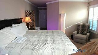 Acabei de ver essa milf gostosa com bunda grande se masturbando na cam.