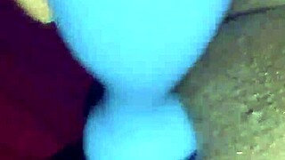 Uh, MILF ujeta pri masturbaciji zame, tako vroče...