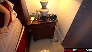 En djärv rödhårig styvsyster hanterar styvbrors viagraerektil med smygande POV-blowjob. Hon suger hårt tills han inte kan hålla tillbaka.