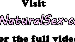 Frumoasa elegantă primește spermă pe păsărică în timpul unei partide fierbinți în aer liber