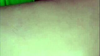 Nunca pensei que enteado fosse fundo no jogo anal quando sozinho