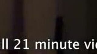 Lyckosam collegeflicka borrad av dildo på Halloween-casting