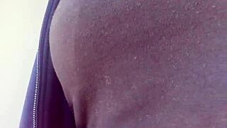 นางแบบผมบลอนด์สูบบุหรี่แบบเซ็กซี่ น่าดูสุดๆ ใช่มั้ย?