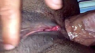 बस मैं अपनी बीवी की गांड को स्लो मोशन में ठोक रहा हूं!