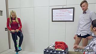 Nadržaná mladá vydrží brutálnu análovú terapiu v blázinci