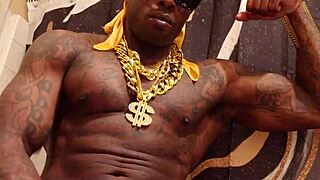 BBC वर्शिप हेल्लूजाह जॉनसन के साथ हूड रॉयल्टी में।