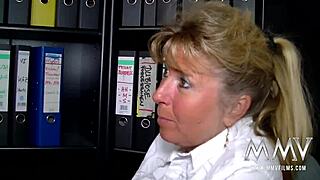 Мамка Петра от MMV Films с лудо гмуркане в путка и каубойска езда!