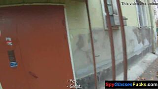 Rimorchiata una bionda europea per una scopata selvaggia nella figa