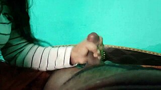 Hinduska siostra przyrodnia szaleje w hardcore'owym filmie jebanym