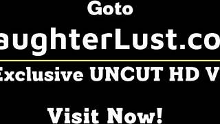 Halloween-Swap und Fick wird wild mit Tochterlust! 🎃