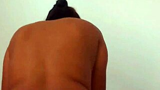 इंडियन हॉट वाइफ हसबैंड के बिग कॉक से वेट मॉर्निंग सेक्स का मजा लेती है