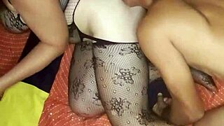 我骚妻办狂野18岁少女内衣派对