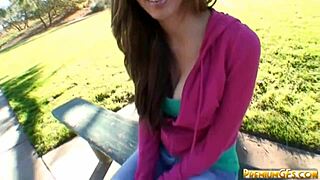 18+ ξανθιά νεαρή γκόμενα ρουφάει τα μπαλάκια και δουλεύει σκληρά το πούτσο