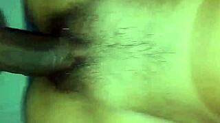 Šílení v manželčině kundičce s obřím chujem!