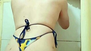 เชมเมลลาตินในกางเกงในสายรัดล่อใจ