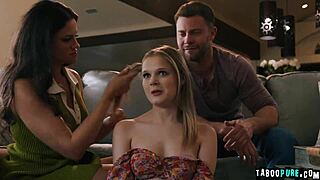 ¡Estamos teniendo sexo de trío salvaje con Coco Lovelock, Penny Barber y Seth Gamble!