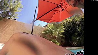 अरे, सोफी मैरी को पूल के पास जोर से चोदते देखना चाहते हो?