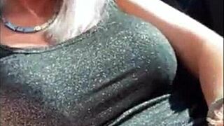 Umwerfende Blonde fingert sich zum Orgasmus in öffentlichem Auto - check mydate2020 on Tumblr