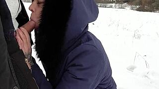 Ryzykowny ruch się udał - niemiecka nastolatka 18+ ssie kutasa nieznajomego!