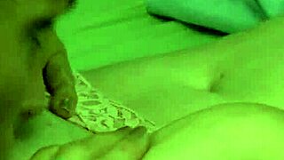 prstima zadovoljavam slatku plavu lezbijku sa strašću