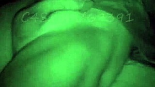 Dívka přesvědčená k rychlému foukání během krátké masáže