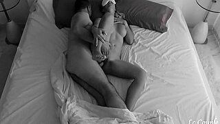 Amatör Çiftlerin Romantik Gece Seksleri Gizli Kamerada Yakalandı Büyük Boşalmayla