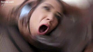 Yo, mate Angie Moon tatouée se faire étirer tous les trous en DP interracial gangbang sz2934 !