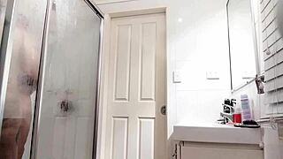 Moja żona ma taką owłosioną cipkę, kurwa, tak ją kocham!