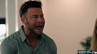 Karya DDLG ini dengan Demi Hawks bikin aku hukum anak tiri nakal, tau gak, dengan bantuan Seth Gamble!