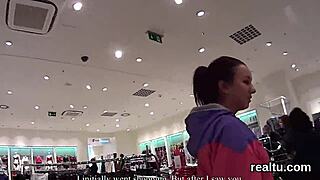 ねえ、この極上チェコ美少女をスーパーで誘惑してPOVで激しくハメる？