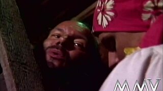 Salope mature adore sucer une bite dure tous les jours