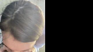 كي سيم تمتص قضيب رجل عشوائي بجرأة في شارع روسي من منظور شخصي